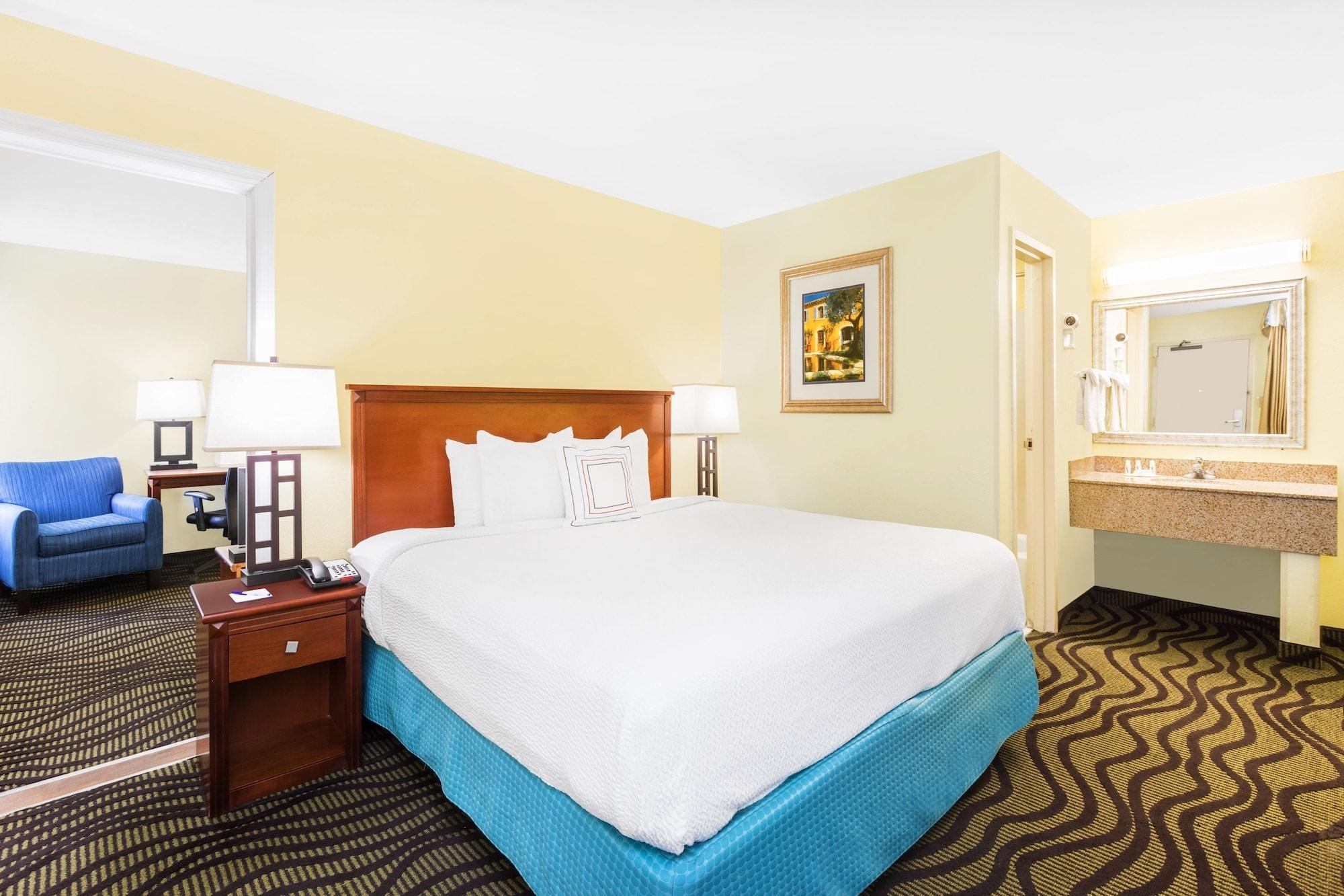 Baymont By Wyndham Savannah Midtown Exterior foto
