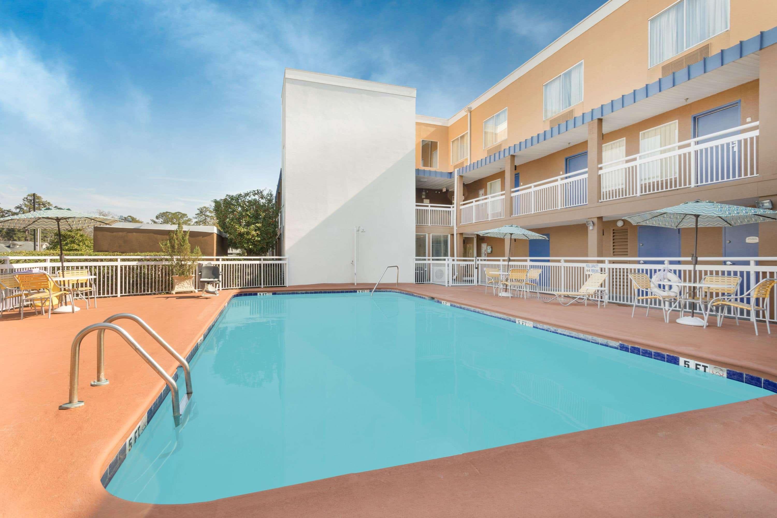 Baymont By Wyndham Savannah Midtown Exterior foto