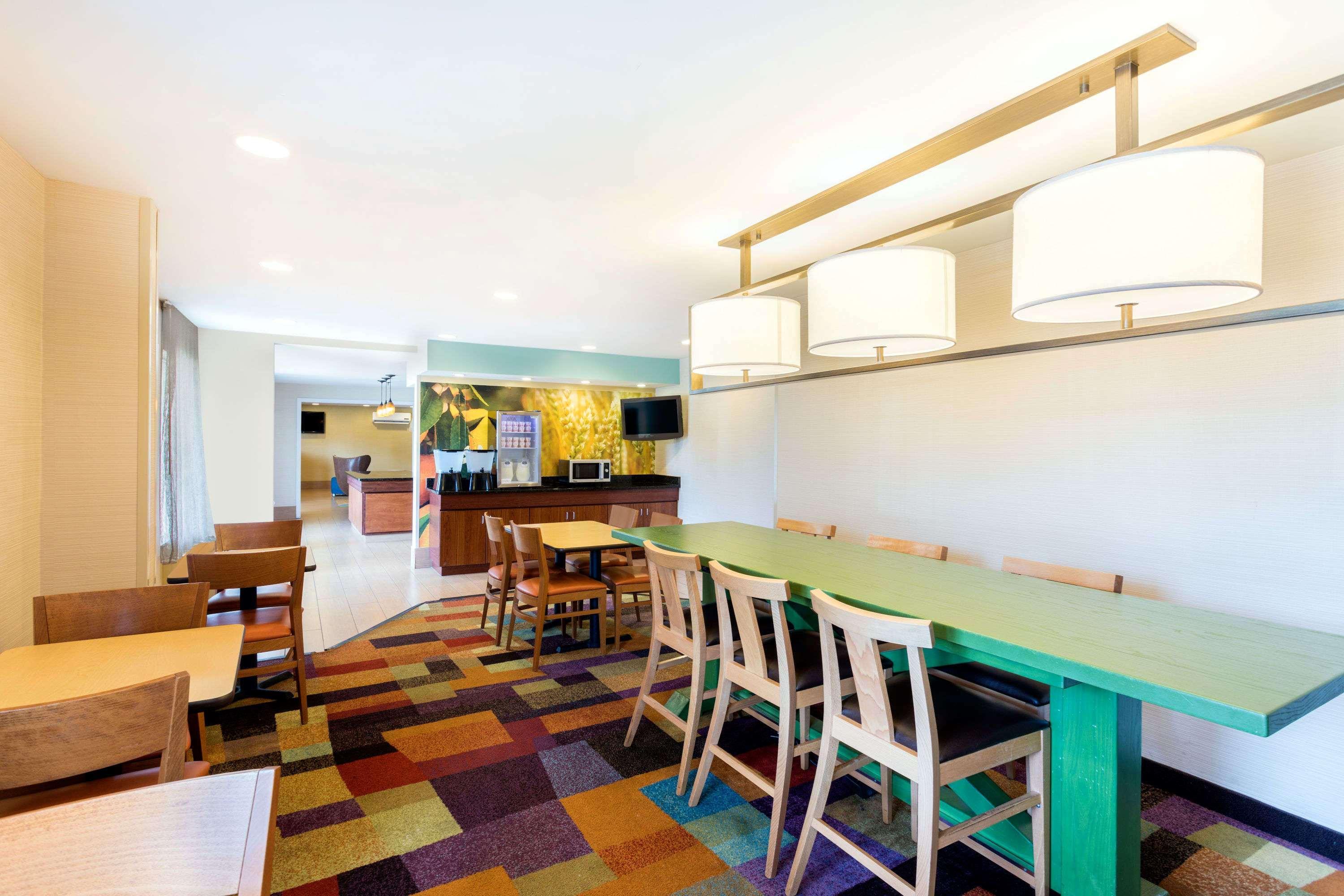 Baymont By Wyndham Savannah Midtown Exterior foto