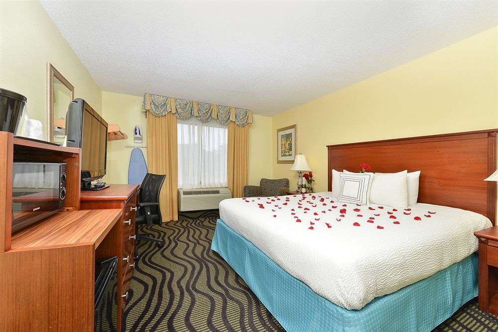 Baymont By Wyndham Savannah Midtown Exterior foto
